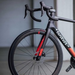 Bicicleta Wilier Garda SRAM Rival: Potencia y Estilo - ¡Compra Ya!