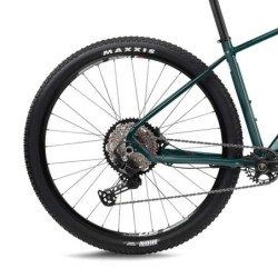 Bicicleta MTB BH Expert 4.0: ¡Aventura y Estilo Verdoso!
