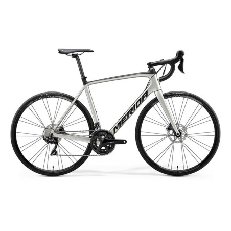 Bicicleta Merida Scultura Disc 4000: ¡Rendimiento Superior!