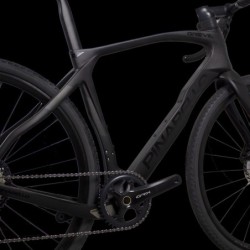 Bicicleta Gravel Pinarello Grevil F: ¡Aventura en Negro y Gris!
