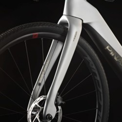 Bicicleta Eléctrica Pinarello Nytro Gravel: ¡Potencia y Estilo!