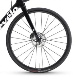 Bicicleta Cervélo Caledonia Ultegra Di2: ¡Potencia y Estilo!