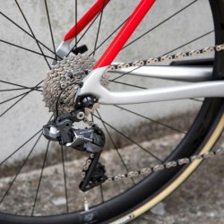 Compra Ridley Noah FAST: Velocidad y Estilo en Plata y Rojo