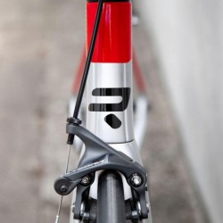 Compra Ridley Noah FAST: Velocidad y Estilo en Plata y Rojo